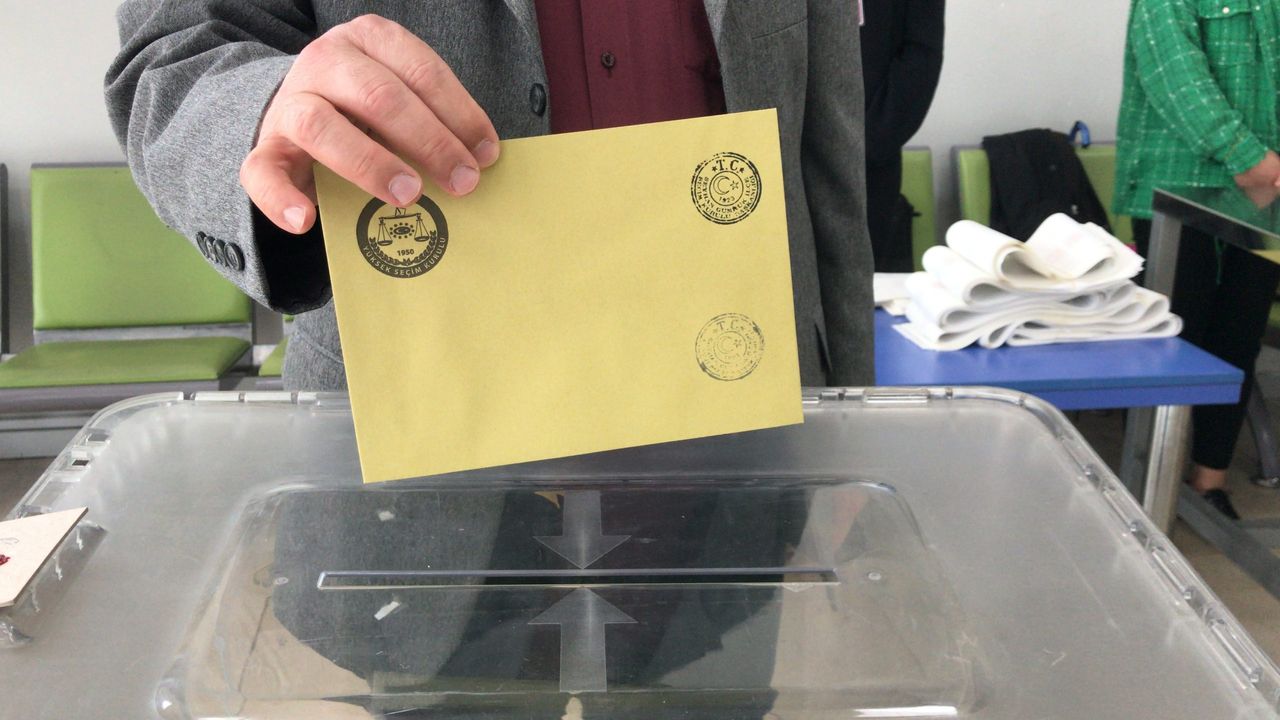 Seçimin ikinci turu için oy kullanma işlemi başladı