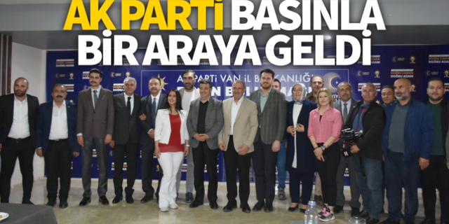 AK Parti Van il başkanı ve milletvekili adayları basınla buluştu
