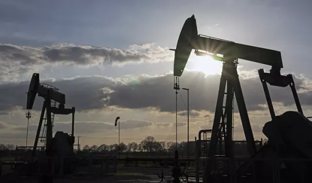 Savaş nedeniyle petrol fiyatı yükselişe geçti