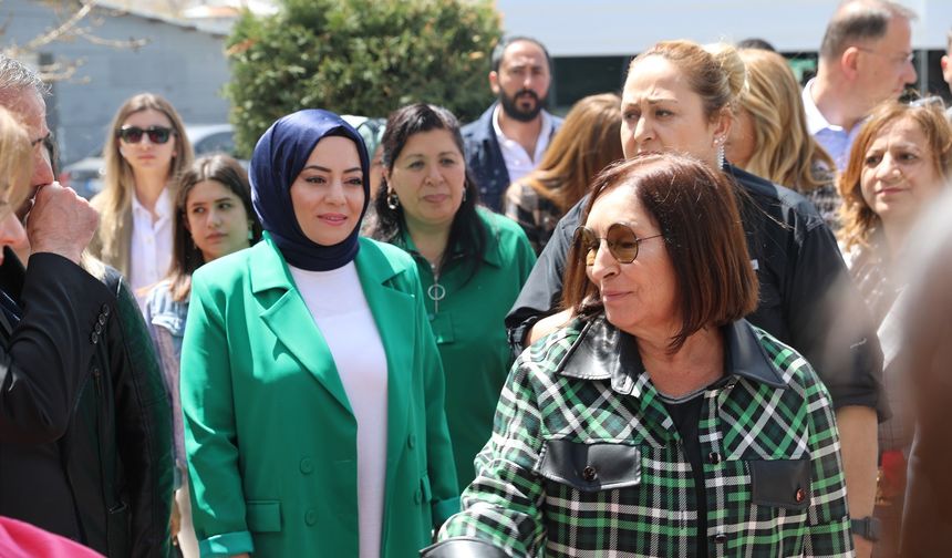 Selvi Kılıçdaroğlu Van'da kadınlar ve çocuklarla buluştu