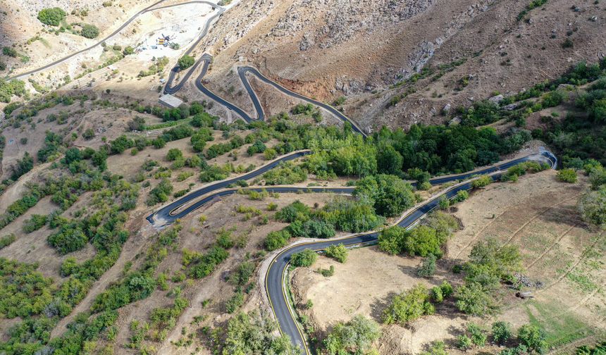 Van'daki "yılan yol" asfaltlandı